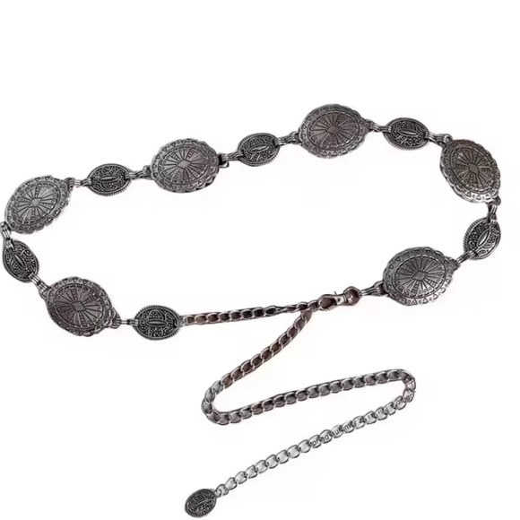 Vintage Elegant Silver Chain Medallion Belt - Picture 2 of 3